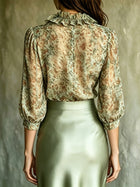 Antonella | Blusa Elegante con Volantes Florales y Minifalda de Satén 3