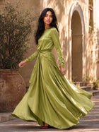 Elegante Vestido Maxi de Satén Drapeado 4
