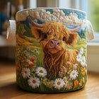 Cesto acolchado con vaca Highland rodeada de flores 1