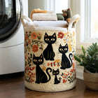 Cesto acolchado con gatos entre flores 1