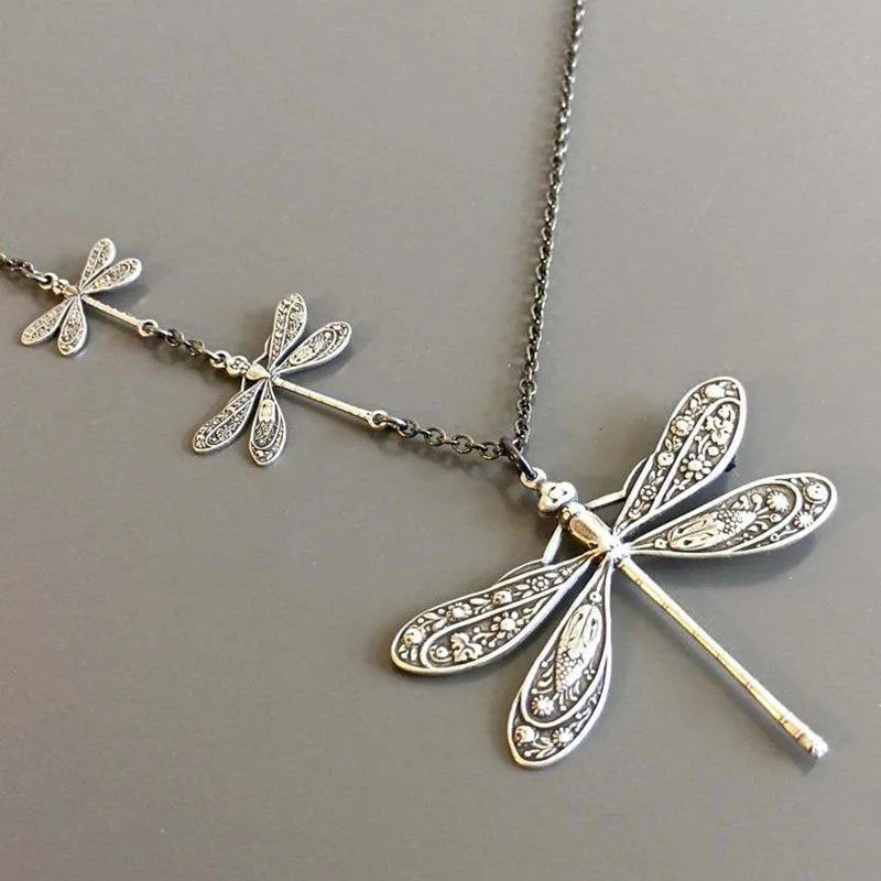 Collar Libélula vintage - Símbolo de cambio, de luz y de Liberté