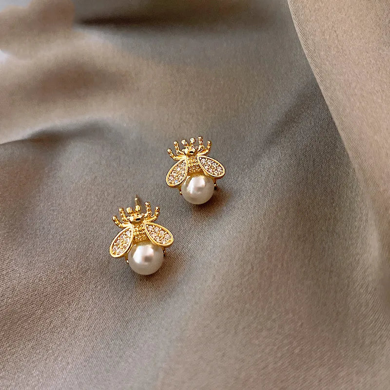 Aretes de abeja con perla - Joyería elegante dorada para mujer