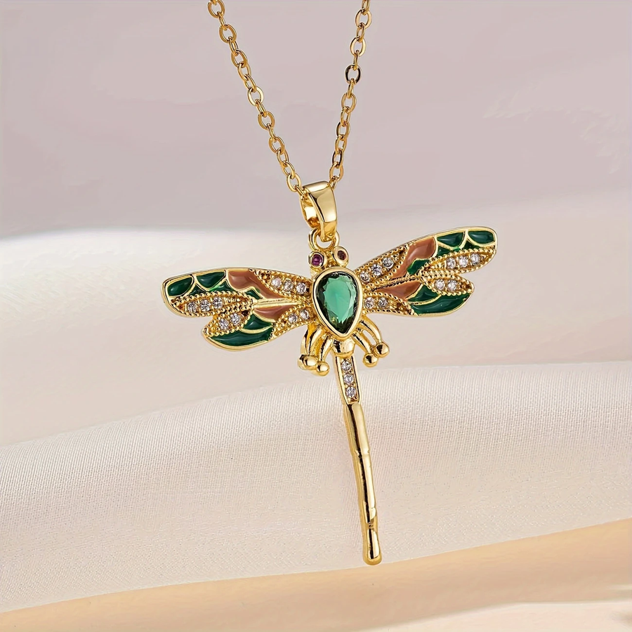 Collar de sueños dorados con libélula danzante