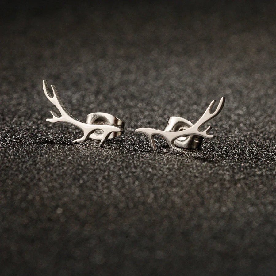 Aretes de madera con diseño de asta de ciervo