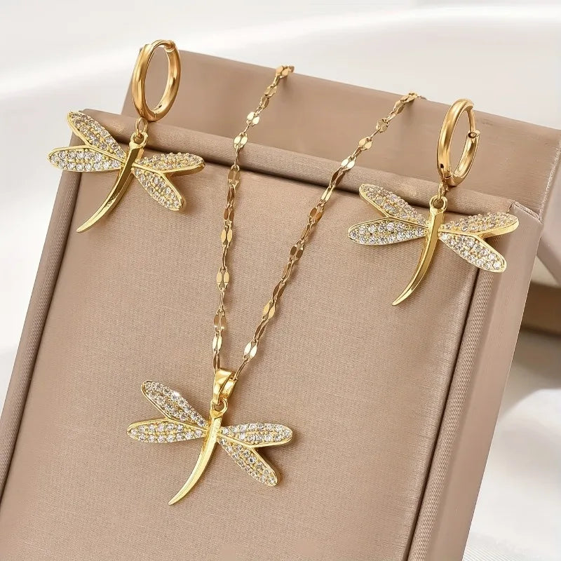 Collar de libélula dorado con aretes a juego