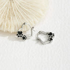 Aretes Huggies Corazón Huella con émail Negro 5