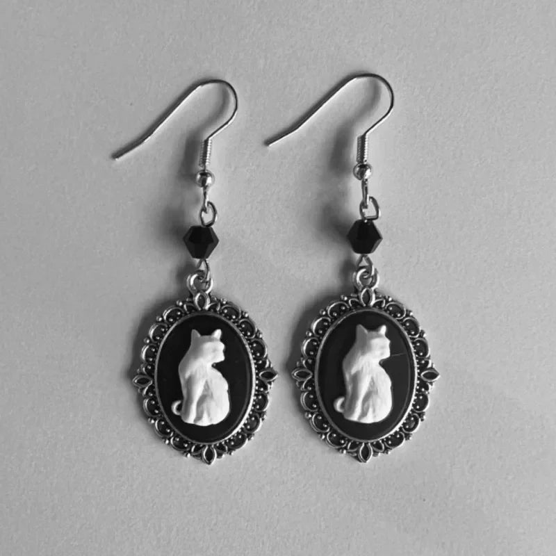 Aretes colgantes de gato blanco vintage - Joyería para mujer con montura plateada