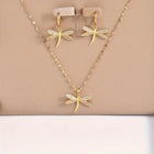 Collar de libélula dorado con aretes a juego 2