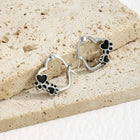 Aretes Huggies Corazón Huella con émail Negro 4