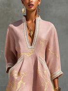 Calista Vestido Mini Rosa de Encaje con Escote en V 3