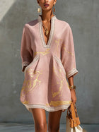 Calista Vestido Mini Rosa de Encaje con Escote en V 1