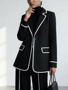 Claudia | Conjunto de Dos Piezas de Blazer con Ribete en Contraste Negro y Pantalón de Pierna Ancha 5