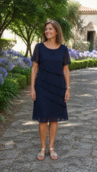 Julia – Vestido Elegante y Fluido con Volantes 1
