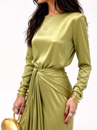 Elegante Vestido Maxi de Satén Drapeado 2