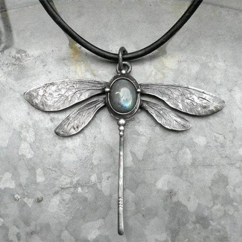 Collar de libélula vintage
