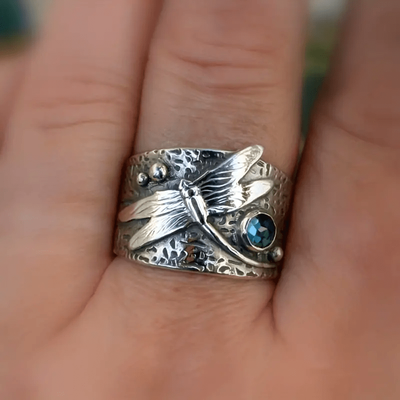 Anillo vintage de libélula en cristal azul y plata