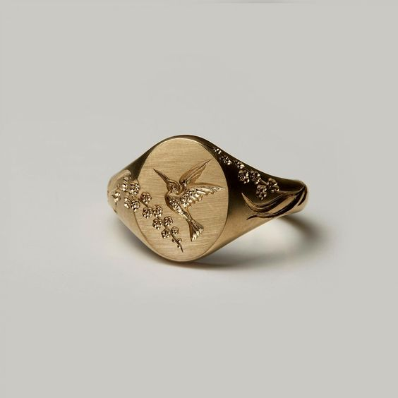 Anillo chevalière Colibrí en oro vintage